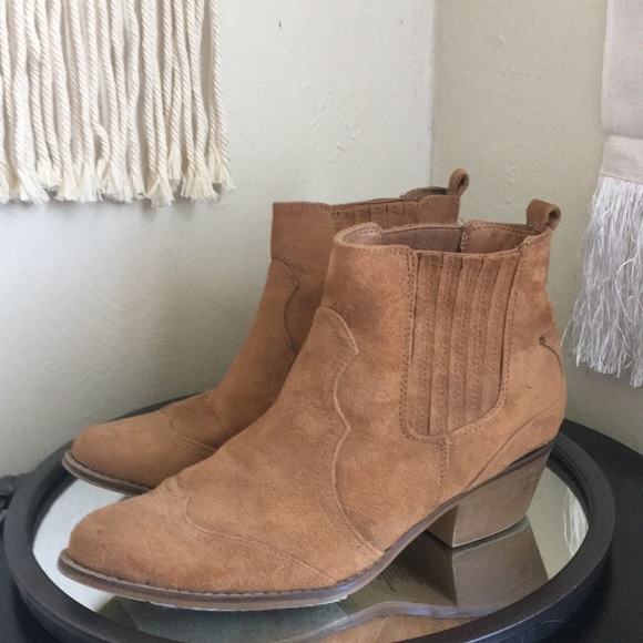 Target Shoes - Target ankle boots with small heel. Size 7.5